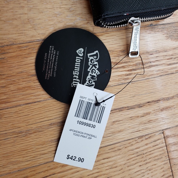 ๐HOST PICK๐Loungefly Pokรฉmon Pokeball Wallet - Picture 4 of 6